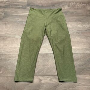 Old Navy Active Powersoft Elevate Go Dry Leggings
Size Large